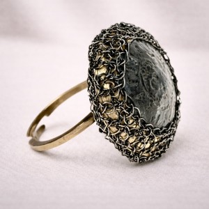 Srebrny-pierścionek-z-monetą-Jolanta-Gazda-Frou-Frou-Pecunia-Forget-me-Not